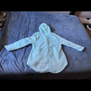Super soft mint colored 5 large wooden buttondown hooded sweater w/side pockets.